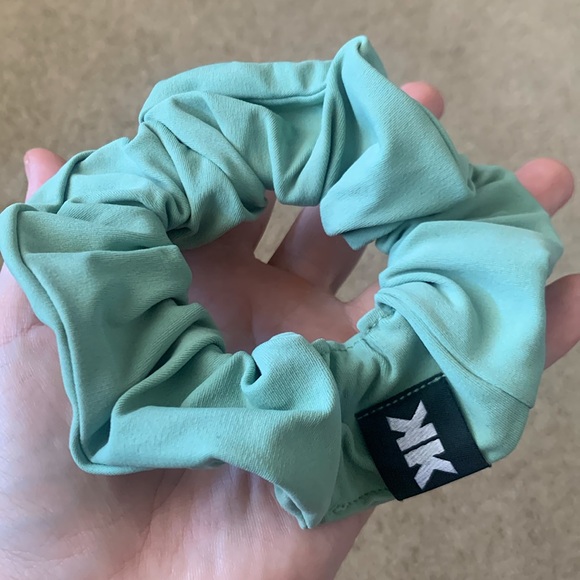 NWOT Gymshark KK Fit Scrunchies - 2pk - Earth Orange and Green Juice - Picture 4 of 4
